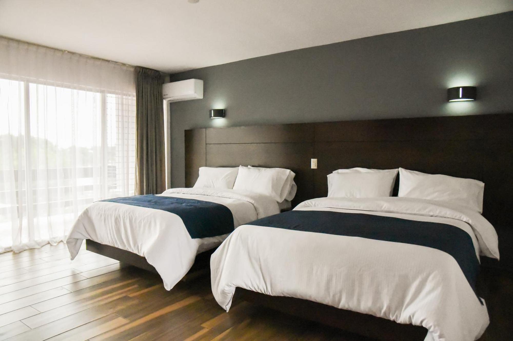 Hotel Expo Plaza Business And Family Guadalajara 사포판 외부 사진